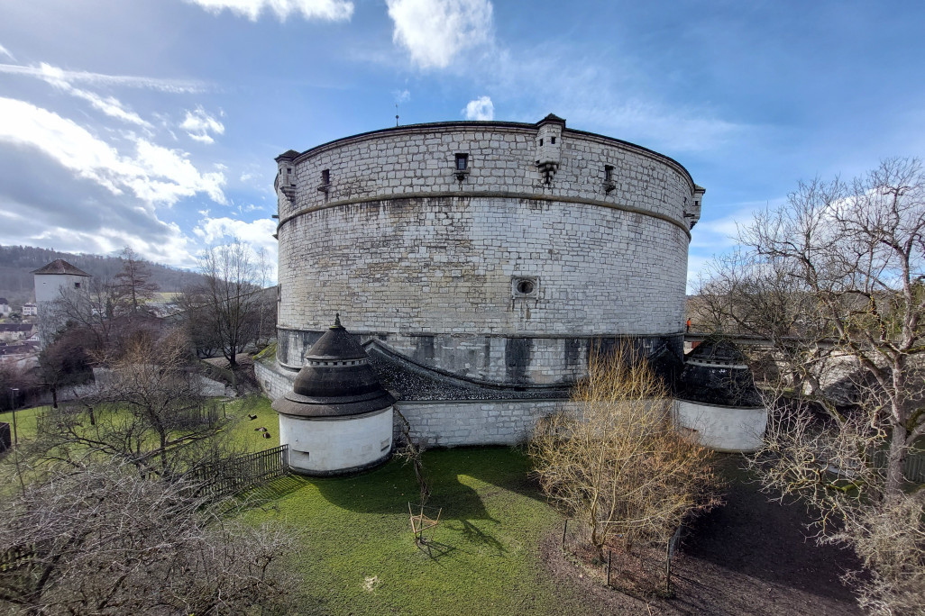 Prise de vue avec un drone depuis la forteresse circulaire Munot à Schaffhouse, HMQ AG